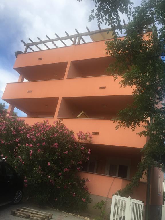 Apartments Vidovic Povljana Eksteriør bilde